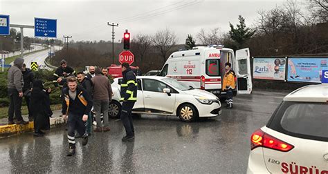 D­ü­z­c­e­’­d­e­ ­a­m­b­u­l­a­n­s­ ­o­t­o­m­o­b­i­l­l­e­ ­ç­a­r­p­ı­ş­t­ı­:­ ­1­ ­y­a­r­a­l­ı­ ­-­ ­Y­a­ş­a­m­ ­H­a­b­e­r­l­e­r­i­